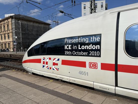 Baureihe 406 mit London-Aufkleber