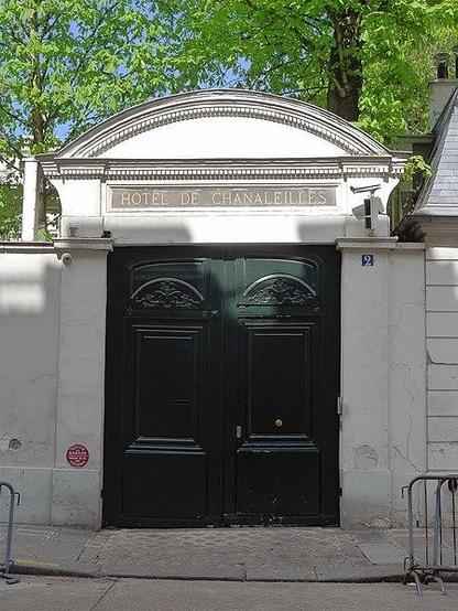 Hôtel de Chanaleilles à #Paris7 (#Paris) Construction XVIIIe siècle. Les façades et toitures, sauf l'aile moderne sur les jardins ; les boiseries anciennes et les stucs de la galerie ; les parquets en bois des ...
Suite 👉 https://monumentum.fr/monument-historique/pa00088706/paris-7e-arrondissement-hotel-de-chanaleilles
#Patrimoine #MonumentHistorique
Photo CC-BY-SA 4.0 : Mbzt