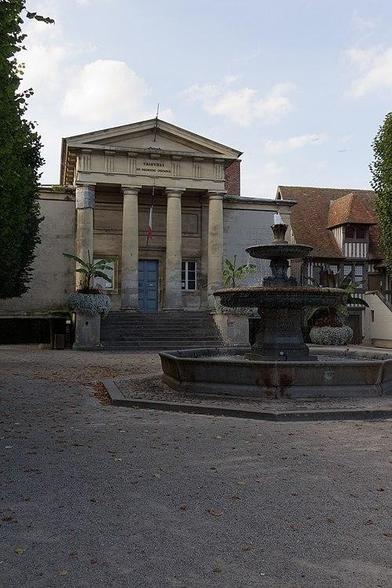 Tribunal à #PontlÉvêque (#Calvados) La reconstruction de la prison et du tribunal a été décidée par décret du 25 mai 1811. Les travaux se sont échelonnés de 1813 à 1828 sous la direction des architectes Harou-R...
Suite 👉 https://monumentum.fr/monument-historique/pa14000007/pont-leveque-tribunal
#Patrimoine #MonumentHistorique
Photo CC-BY-SA 4.0 : Edouard Hue (EdouardHue)