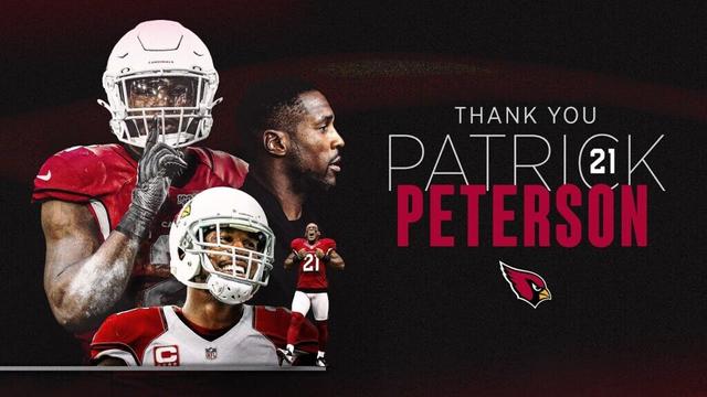 Arizona Cardinals celebrate Patrick Peterson as he retires a Cardinal