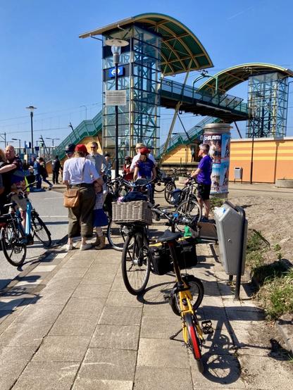 Hillegom train station, several people with bicycles in front of it