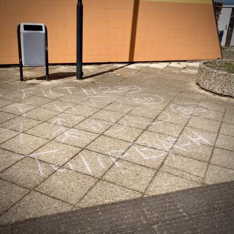 Markings in chalk on the pavement