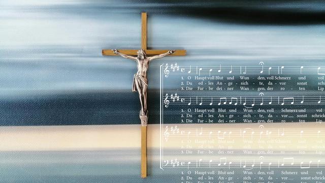 Kreuz mit Noten von O Haupt voll Blut und Wunden