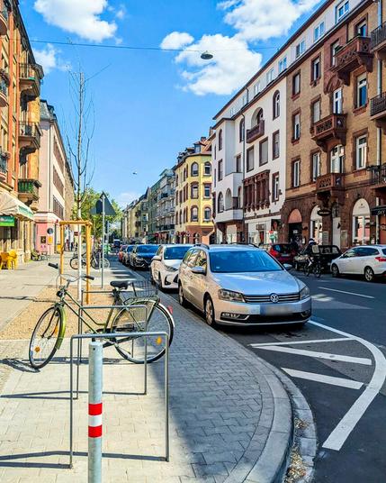 Blick in den verkehrsberuhigten Verkehrsbereich in der Langen Rötterstraße