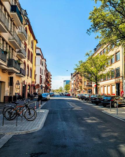 Blick in den verkehrsberuhigten Verkehrsbereich in der Langen Rötterstraße