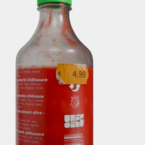close up of the pricetag with wear on it on the realistic render of a sriracha bottle.
