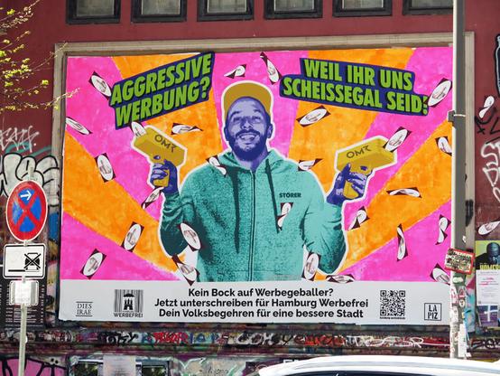 Plakat vom Hamburger Künstler LAPIZ
Knalliger Orange-Pinker Hintergrund davor ein großer, grinsender Philipp Westermeyer, in den Händen jeweils eine Pistole, aus denen kleine Bildchen mit Mittelfingern schießen. Darüber steht geschrieben:
„Aggressive Werbung? Weil ihr uns scheißegal seid!“
Darunter: Kein Bock auf Werbung? Jetzt unterschreiben für Hamburg Werbefrei - Dein Volksbegehren für eine bessere Stadt