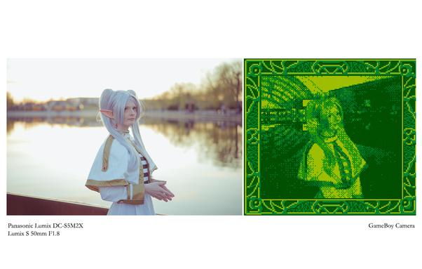 Gegenüberstellung von einem Foto aufgenommen mit einer Panasonic LUMIX S5M2X und einem Foto aufgenommen mit einer GameBoy Camera. Beide zeigen eine Frieren-Cosplayerin.