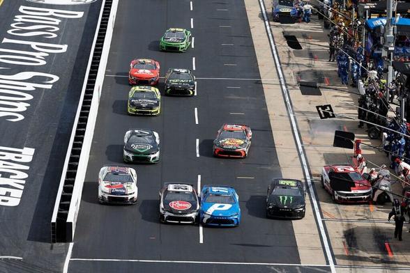 Denny Hamlin calls for NASCAR to “unstick” Cup Series cars