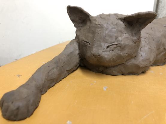 塑像の顔の部分アップ