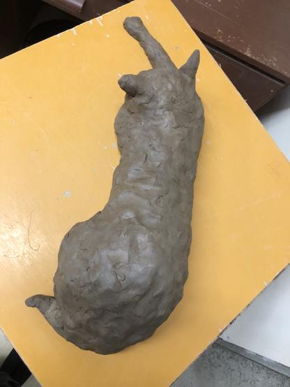 塑像を上から見下ろした様子