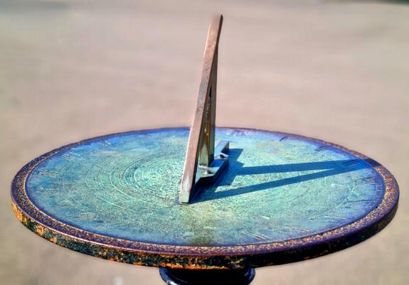 A metal sundial in the Glasgow Botanic Gardens.