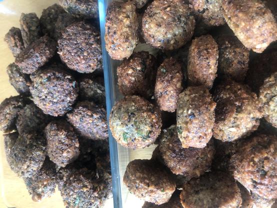 Gungo peas & black eye beans falafel on our menu today. We try new legumes!