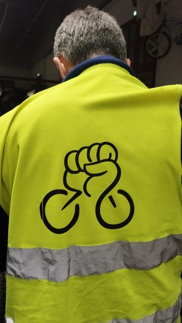 Gilet DIY avec le logo de la #MasseCritique