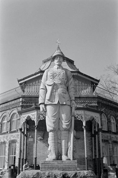 Boer War memorial in Mesnes Park, Wigan
Nikon F801S
Ilford HP5+ 400