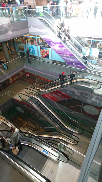 Rolltreppen in die Kellergeschosse