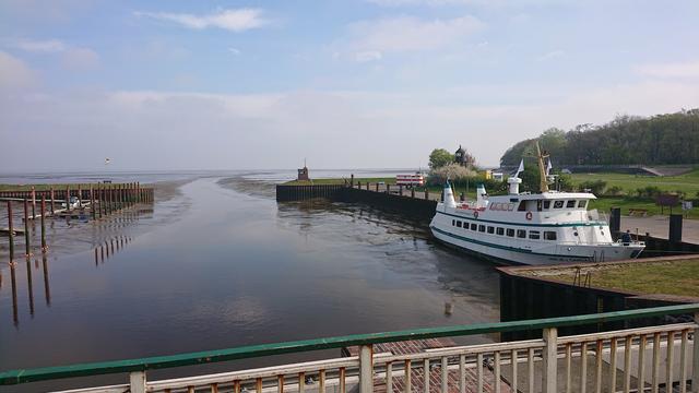Hafen Dangast bei Ebbe.