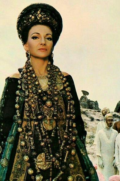 Created by Piero Tosi, a visionary costume design and lots of beads worn by Maria Callas in her role as Medea in Pier Paolo Pasolini's film adaptation of the Euripides play

#BeadSocietyGB #Beads #HistoryOfBeads #MariaCallas #PieroTosi #Medea