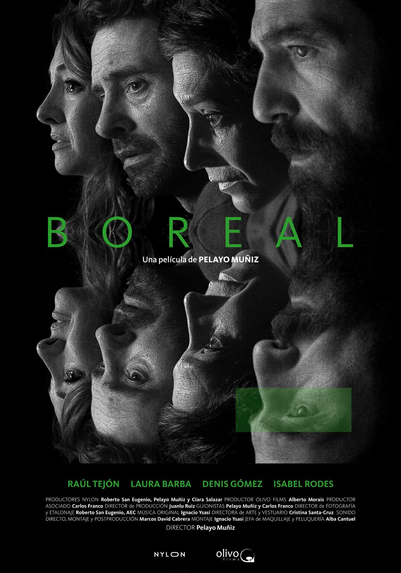 "Boreal" di Pelayo Muñiz, 82 minuti, 2024.

- Ana e Pablo dopo la morte del figlio si sono trasferiti in campagna. Guille e Bea, i loro amici più cari, vanno a trovarli.
La gioia di ritrovarsi assieme si trasforma in shock quando… -

L'immagine è un poster in bianco e nero per il film Boreal. Il design è piuttosto intrigante: mostra più volti, alcuni parzialmente nascosti da rettangoli neri, creando un effetto visivo ipnotico. I volti sembrano disposti in modo speculare, quasi a suggerire una tematica legata alle identità doppie o parallele.

Il titolo "Boreal" è scritto in verde a caratteri maiuscoli, spiccando sullo sfondo monocromatico. Sotto, in caratteri più piccoli, appare la dicitura "Una película de Felipe Ríos", indicando il regista.

Descrizione generata con AI.