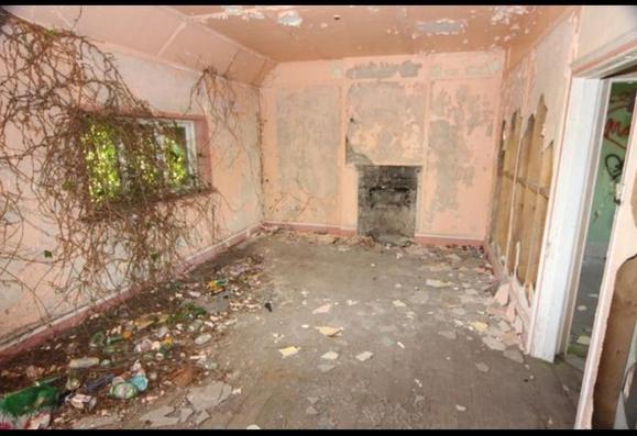 The same room from another angle. Possibly a filming location for The Last Of Us?