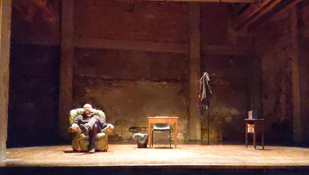 Scène de théâtre, "Bleu Nuit", adaptation du roman de Dima Abdallah par la compagnie Corps de Passage