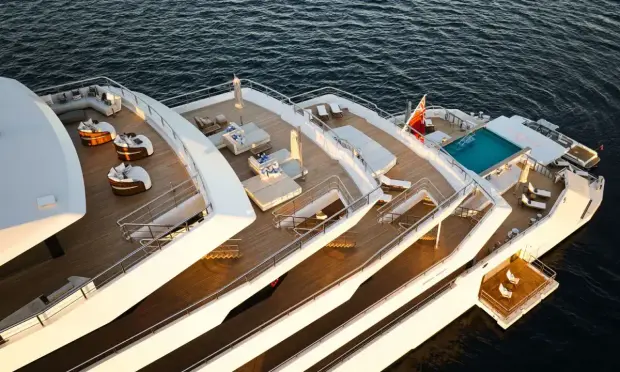 Detalle de la popa del mega yate 'Renaissance', construido por los astilleros vigueses Freire Shipyard. (World Superyacht Awards 2025)