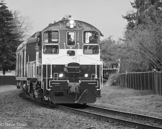 AERC 1866 on Wye
On Sunday, March 16, 2025, Red White and Blue painted Albany and Eastern Railroad Company's (AERC) 1866 was pulling an AERC set of passenger cars on the wye in Lebanon, OR.
AERC 1866 is an EMD SW1200m. Reportedly, it was built in 1953 as Pittsburg & Shawmut (PS) SW9 232. Numbers and reporting marks assigned to this locomotive include AERC 1201, PNWR 1201, WPRR 1201 and PS 1866.