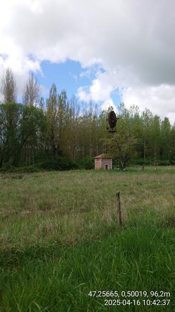Éolienne abandonnée en vallée de l'Indre