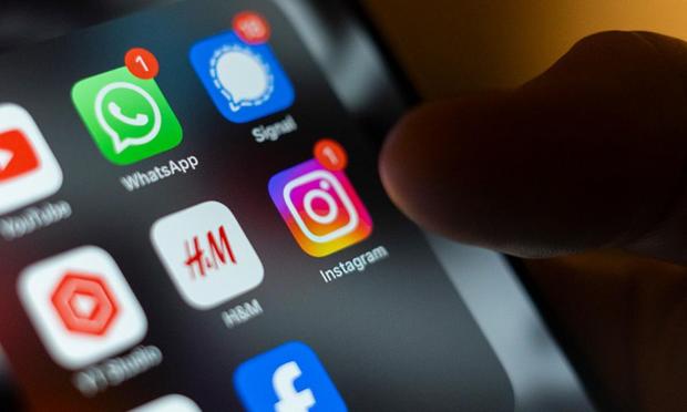 Imagen de archivo de la pantalla de un móvil con varias app, entre ellas, WhatsApp. (Jaap Arriens/NurPhoto via Getty Images)