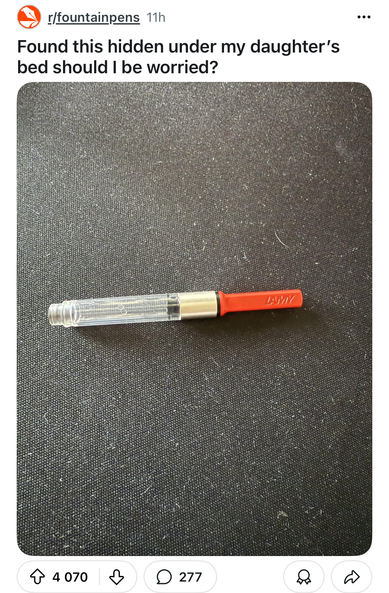 konwerter do piór Lamy który zastępuje naboje z tuszem - można dzięki niemu ładować pióro z butelek z tuszem