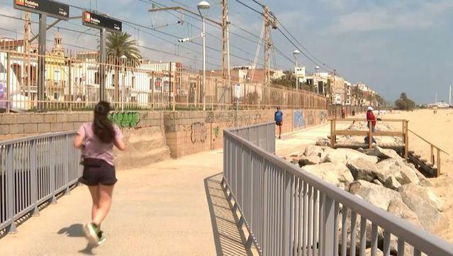 El passeig de Premià de Mar, arrencat pels temporals de l'hivern, reconstruït de nou amb formigó (3Cat)