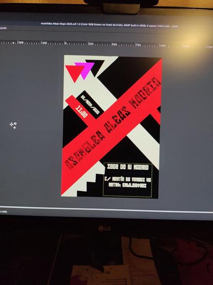 Cartel convocando a una asamblea de ALEAS. Tiene el texto con un fondo simple de líneas rojas, negras y beige con los tres triángulos rojo, rosa y negro encadenados.