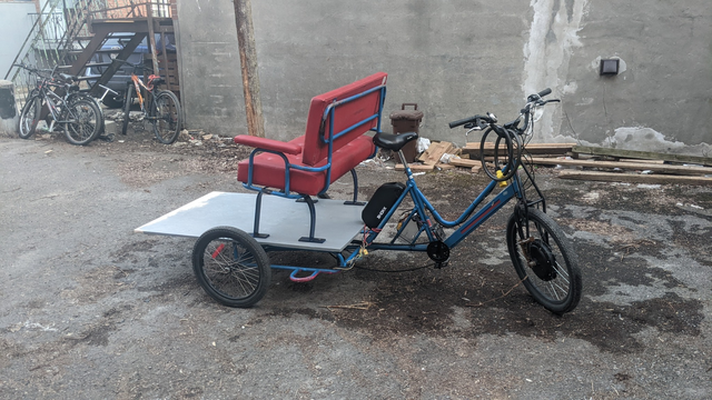 Photo d'un autre angle du Cyclo-Pouce après modification (voir la description de la photo précédente).