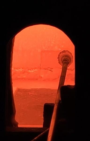 Glas im Schmelzofen.