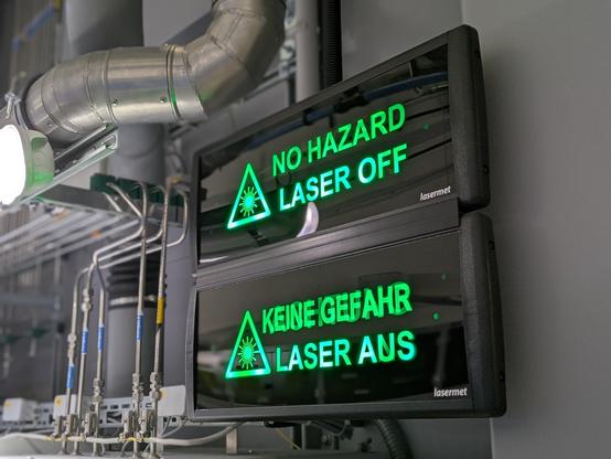 Hinweisschild Laser off