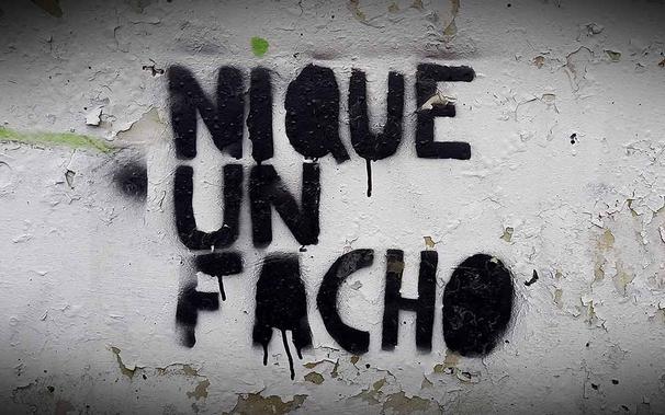 Sur les murs de Rennes... « Nique un facho ! »
Avril 2025