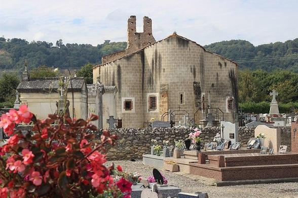 Chapelle du cimetière à #SaintJeanduFalga (#Ariège) Il s'agit d'une ancienne église paroissiale dont l'origine est probablement romane, du XIIe ou XIIIe siècle, mais considérablement remaniée au cours du XVIIIe...
Suite 👉 https://monumentum.fr/monument-historique/pa00093908/saint-jean-du-falga-chapelle-du-cimetiere
#Patrimoine #MonumentHistorique
Photo CC-BY-SA 4.0 : jean-claude aiglehoux