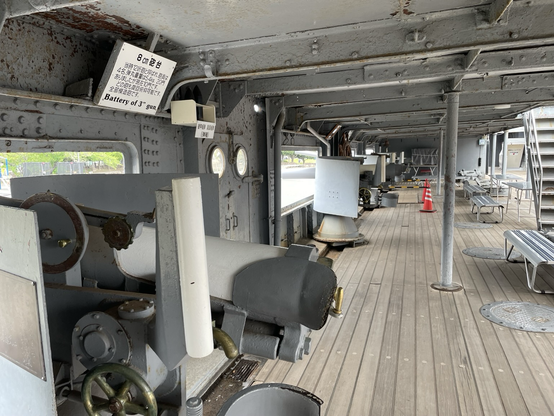 Gun deck 4 x 3” guns to port broadside