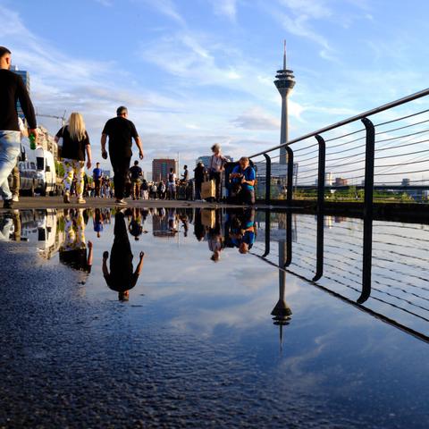 The rheinturm in Dusseldorf reflection on water