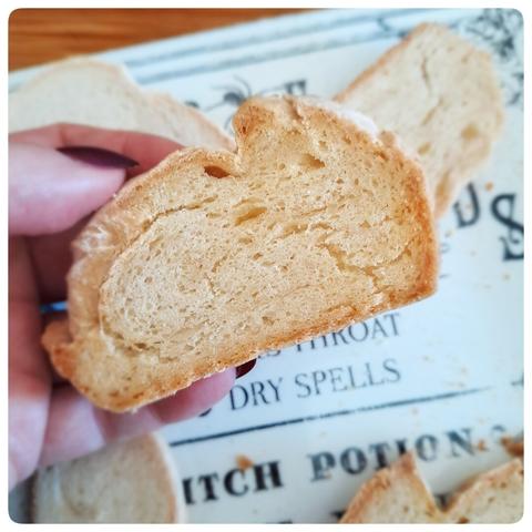 tartine de pain en forme de lapin