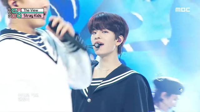 Seungmin performing The View