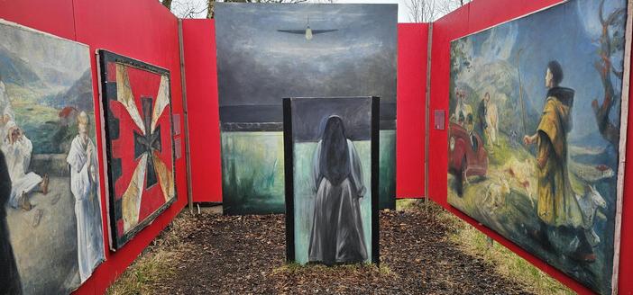 Paintings from Roseslottet, Oslo, an outdoor exhibition about WW2