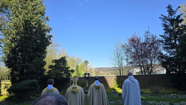 Auf dem Klosterfriedhof in Meschede.