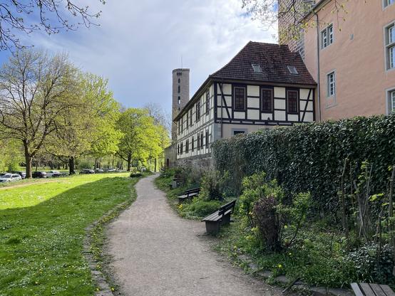 Hann.Münden - Weg entlang Fachwerkhaus