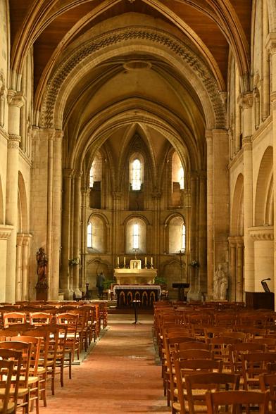 Das Kirchenschiff von St Samson. Schlicht und trotz der Romanik relativ hell.