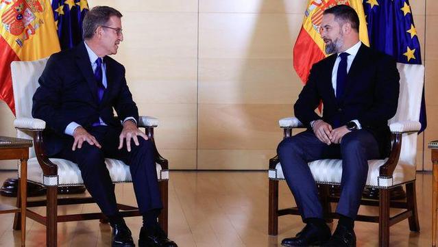 Alberto Núñez Feijóo i Santiago Abascal, en una imatge d'arxiu (EFE/Zipi Aragón)