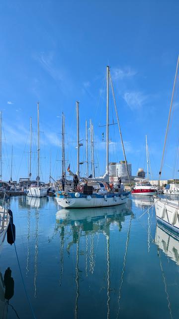 die Trotamar III läuft in den Hafen von Licata ein