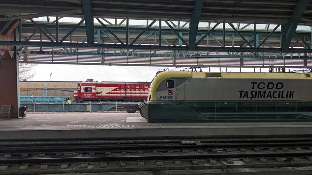 A huge TCDD diesel locomotive and a EuroSprinter in Sivas station.