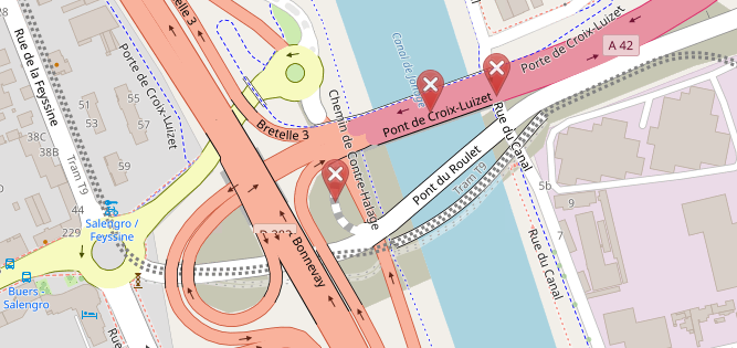 Capture d'osm.org du pont de croix luizet où on devine la nouvelle passerelle et le trajet du tram T9