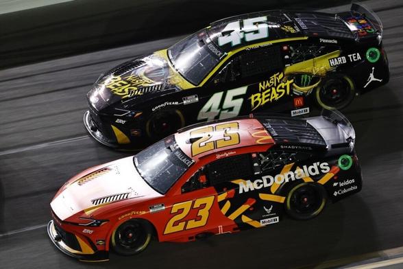 Waltrip dismisses NASCAR lawsuit drama: "They'll figure that out"
